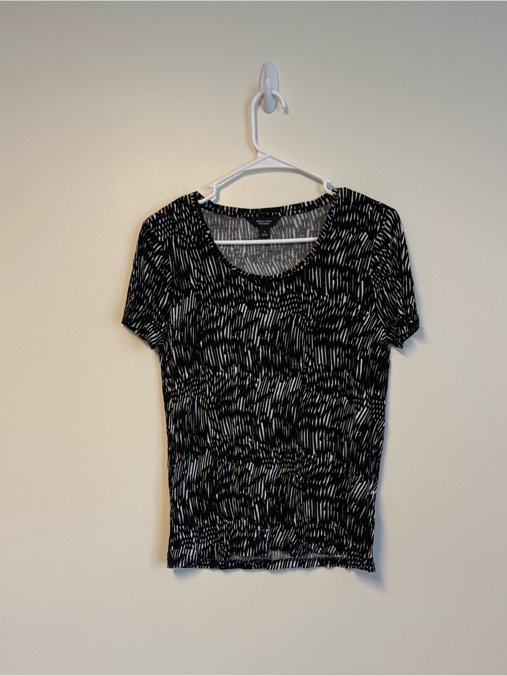 Simply Vera Vera Wang Black and White Patterned Scoop Neck Top